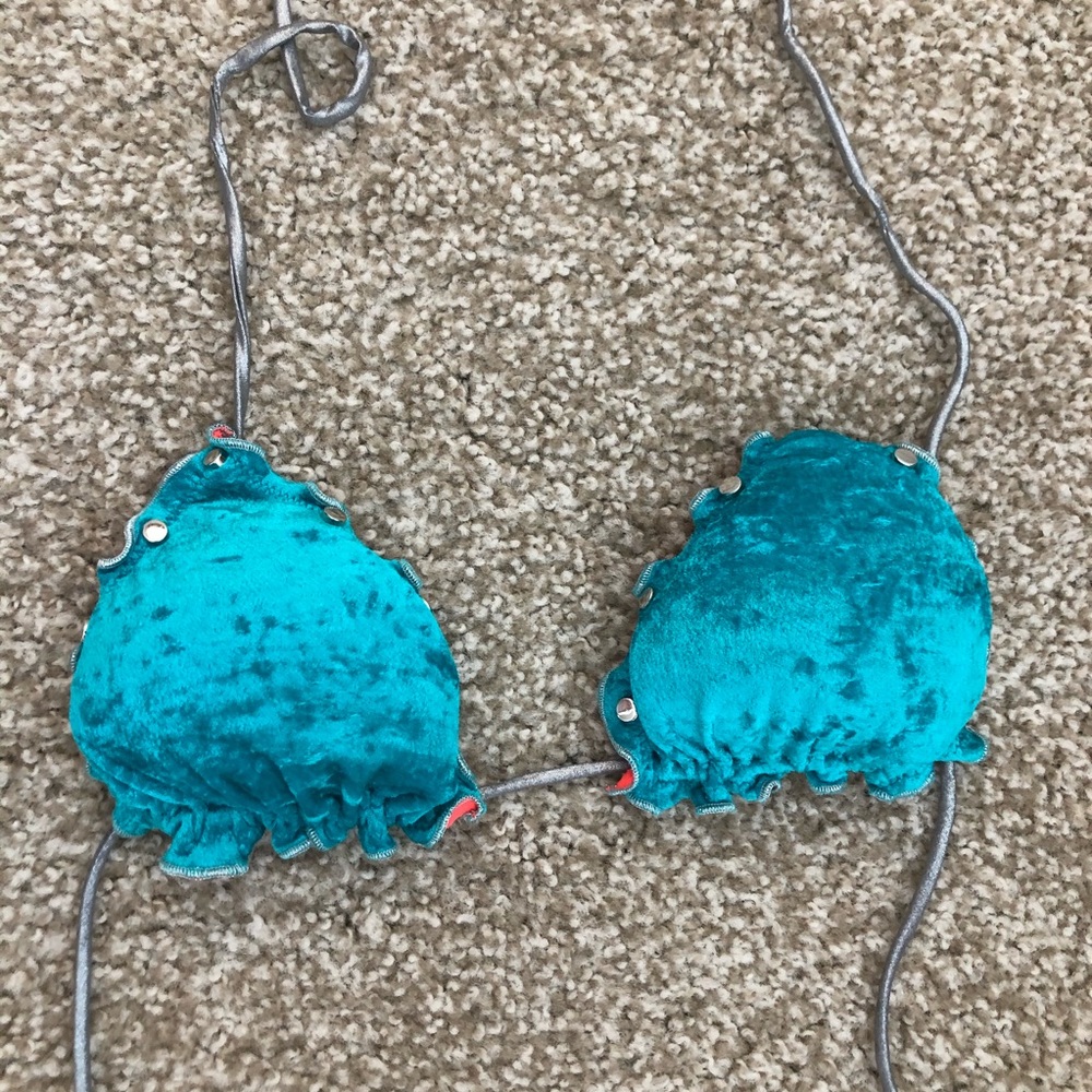 Turquoise bikini - Picture 6 of 10